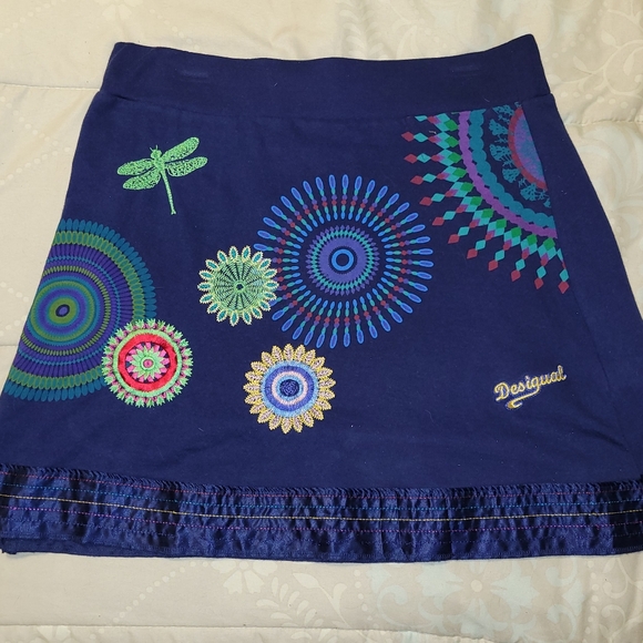 Desigual clothing. Two skirts. Two shirts. - Picture 5 of 8